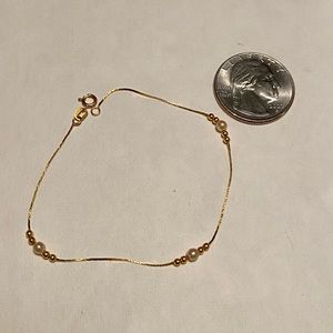 Delicate 14K Gold Bracelet with Tiny Pearls